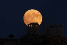 Πανσέληνος:-Το-«Φεγγάρι-του-Θερισμού»-δεσπόζει-απόψε,-τι-ώρα-θα-είναι-πιο-φωτεινό