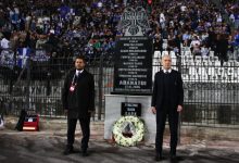 Ελλάδα-–-Γερμανία:-Στεφάνι-στη-μνήμη-των-θυμάτων-των-Τεμπών-κατέθεσε-η-ΕΠΟ